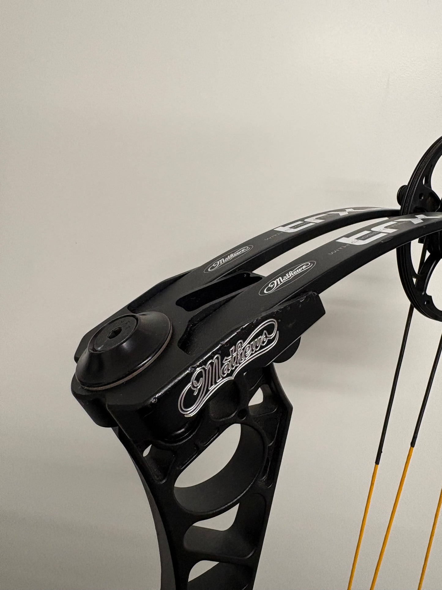 Mathews TRX 40 Compound Bow RH Black 50-60 lbs - Used