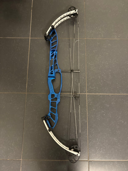 Hoyt Stratos Long Draw Compound Bow RH Cosmo Blue SVX-W #5 53-63 lbs - Used