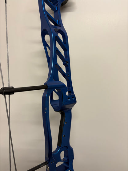 Hoyt Stratos Long Draw Compound Bow RH Cosmo Blue SVX-W #5 53-63 lbs - Used