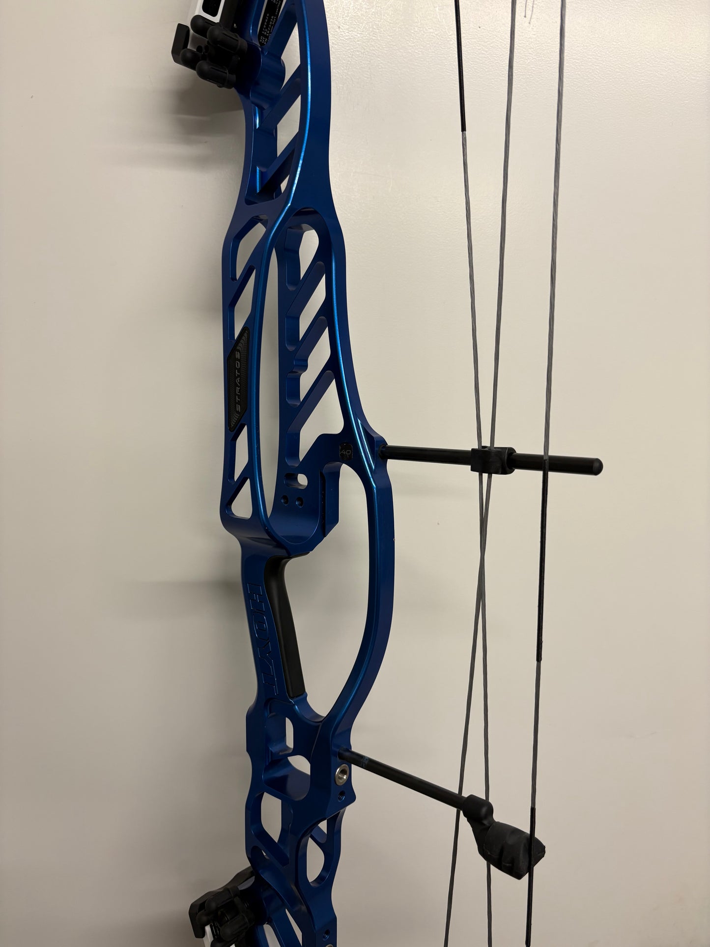 Hoyt Stratos Long Draw Compound Bow RH Cosmo Blue SVX-W #5 53-63 lbs - Used