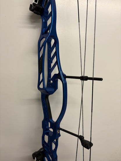 Hoyt Stratos Long Draw Compound Bow RH Cosmo Blue SVX-W #5 53-63 lbs - Used