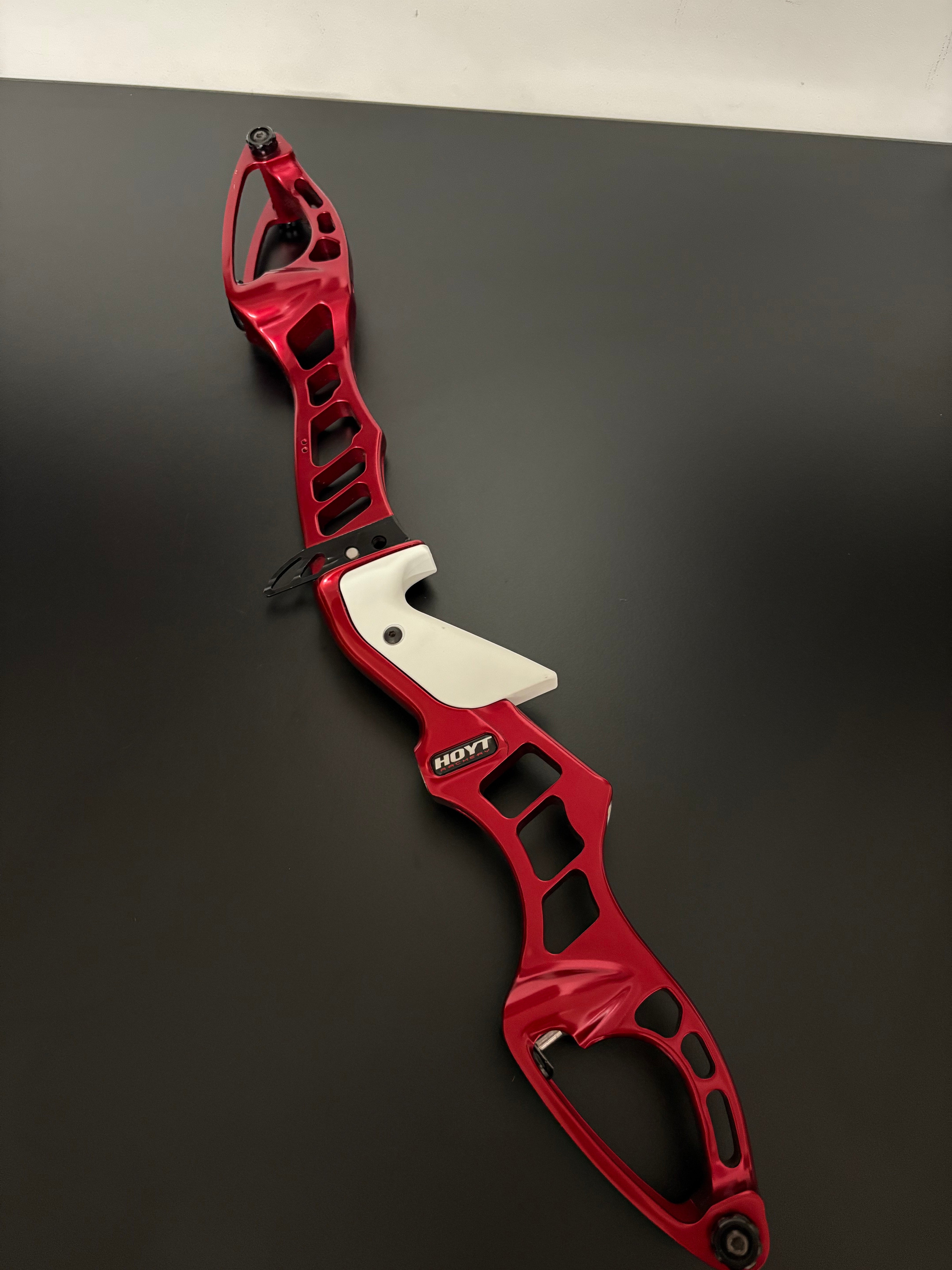 Hoyt Riser Prodigy Formula RH Red 25'' - Used – Archery Outlet