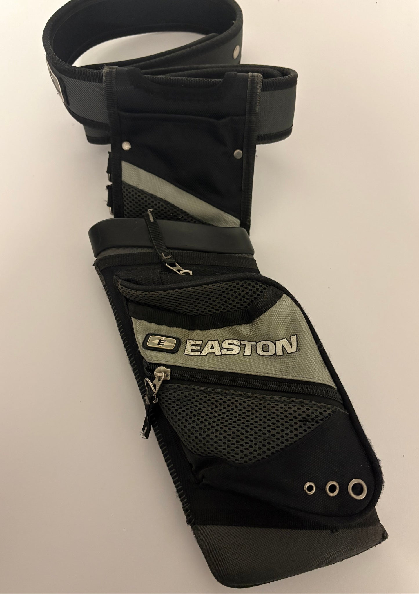 Easton Deluxe Field Quiver RH Grey/Black Incl. Belt - Used