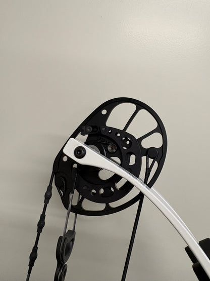 PSE Supra X 40 M2 Compound Bow RH Black 50-60 lbs - NEW (kopie)