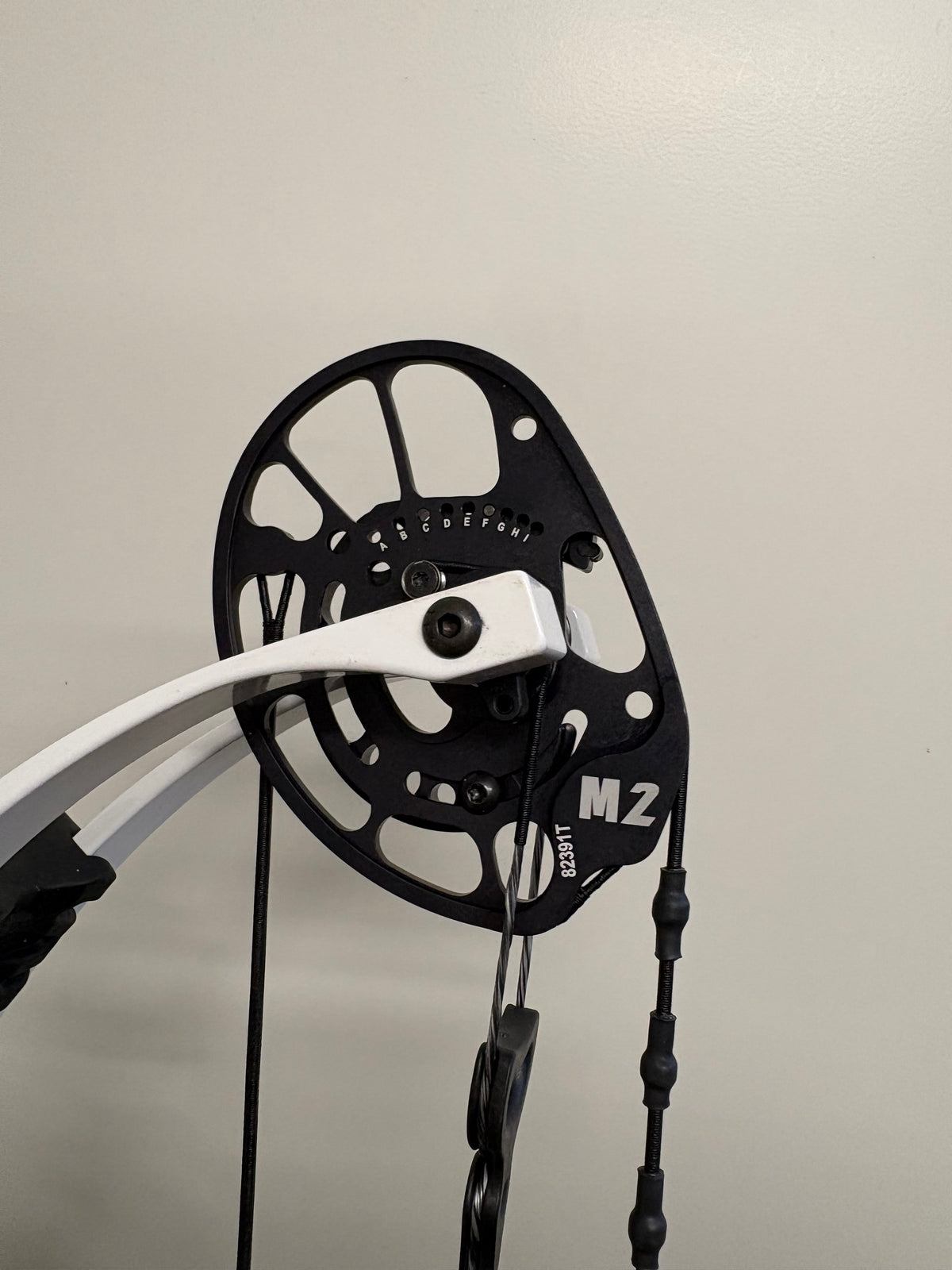 PSE Supra X 40 M2 Compound Bow RH Black Cherry 50-60 lbs - NEW