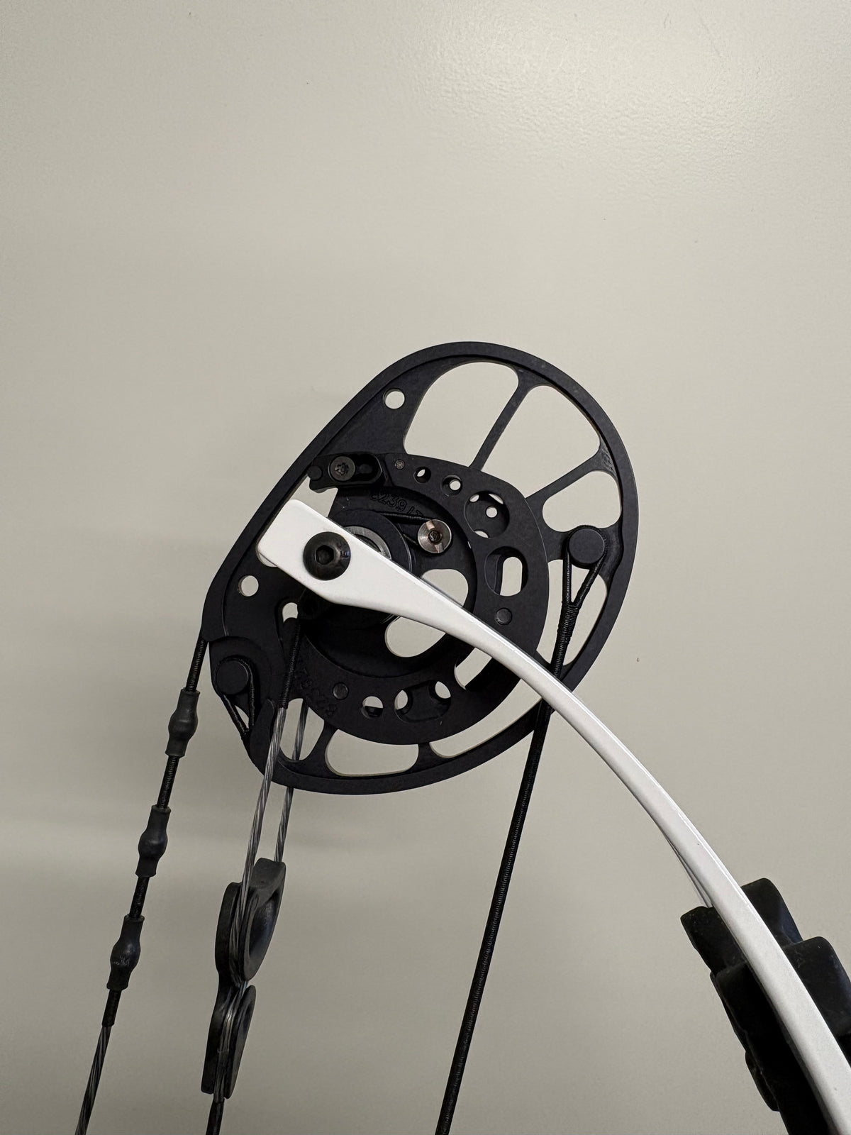 PSE Supra X 40 M2 Compound Bow RH Charcoal 50-60 lbs - NEW