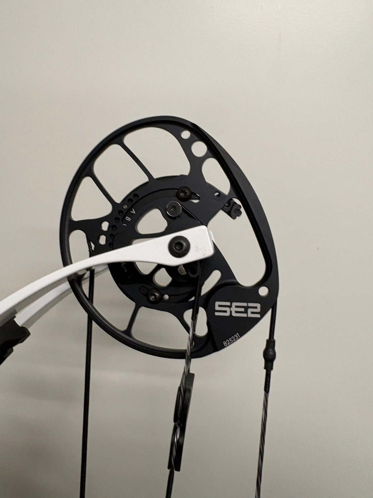 PSE Supra X 40 SE2 Compound Bow RH Purple 40-50 lbs - NEW