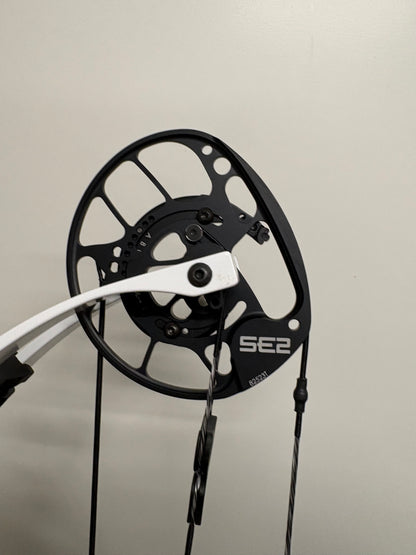 PSE Supra X 40 SE2 Compound Bow RH Purple 40-50 lbs - NEW