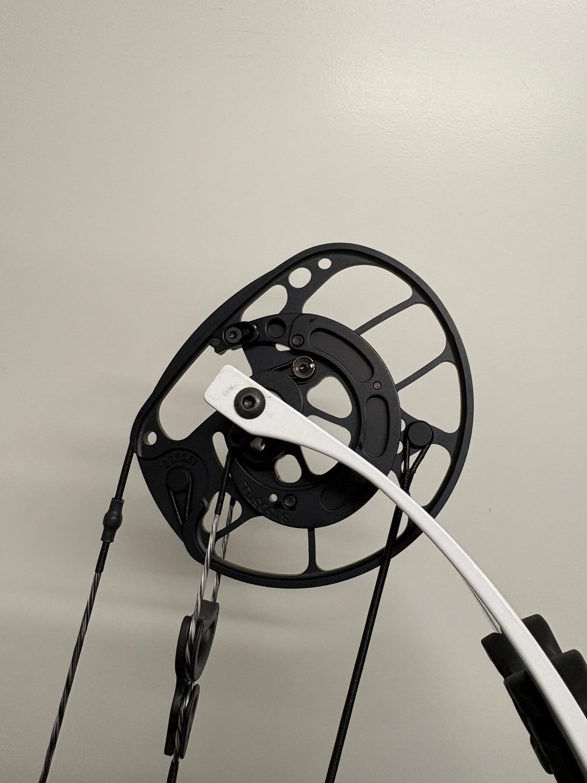 PSE Supra X 40 SE2 Compound Bow RH Purple 40-50 lbs - NEW