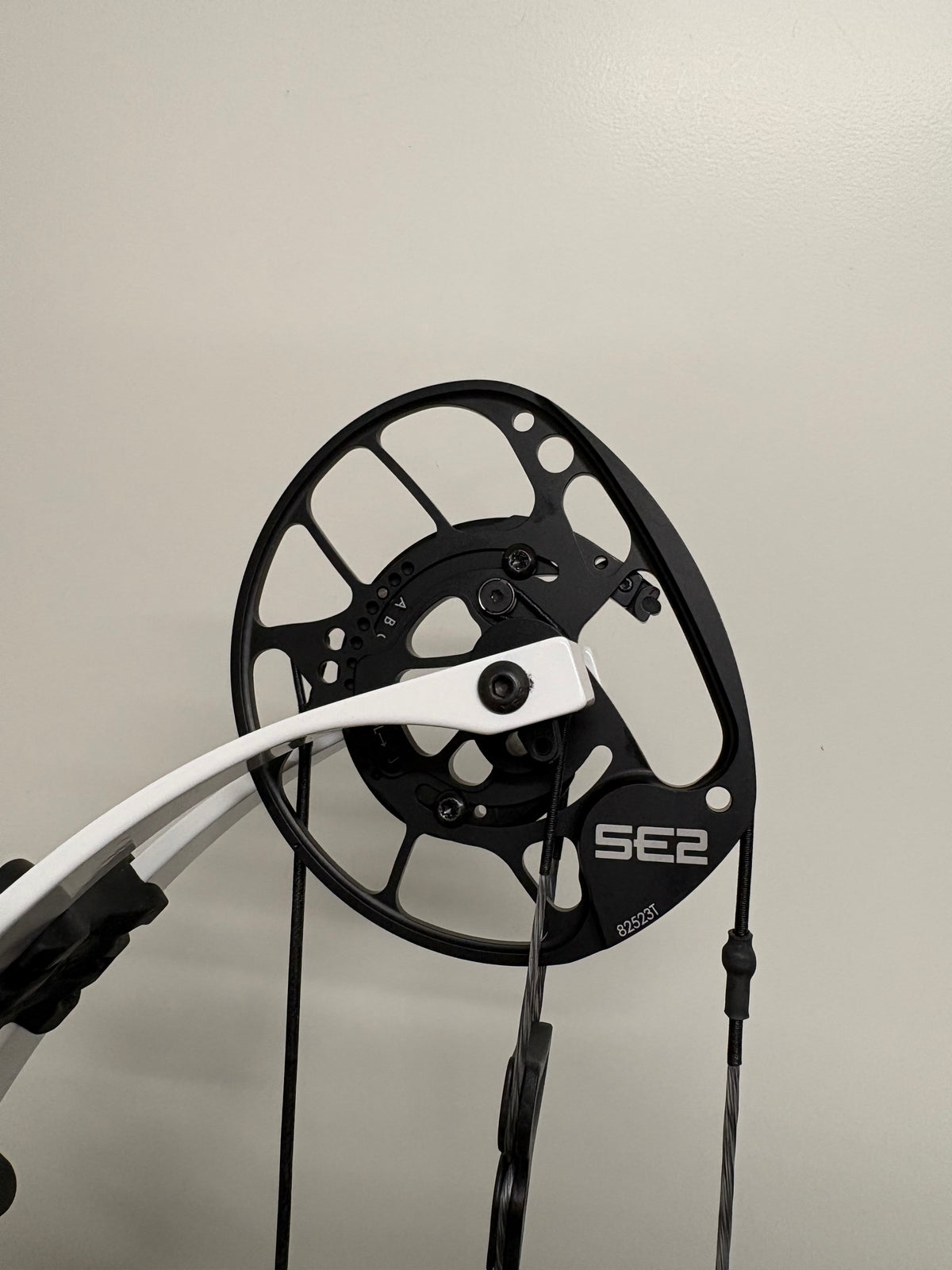 PSE Supra X 40 SE2 Compound Bow RH Navy Blue 40-50 lbs - NEW