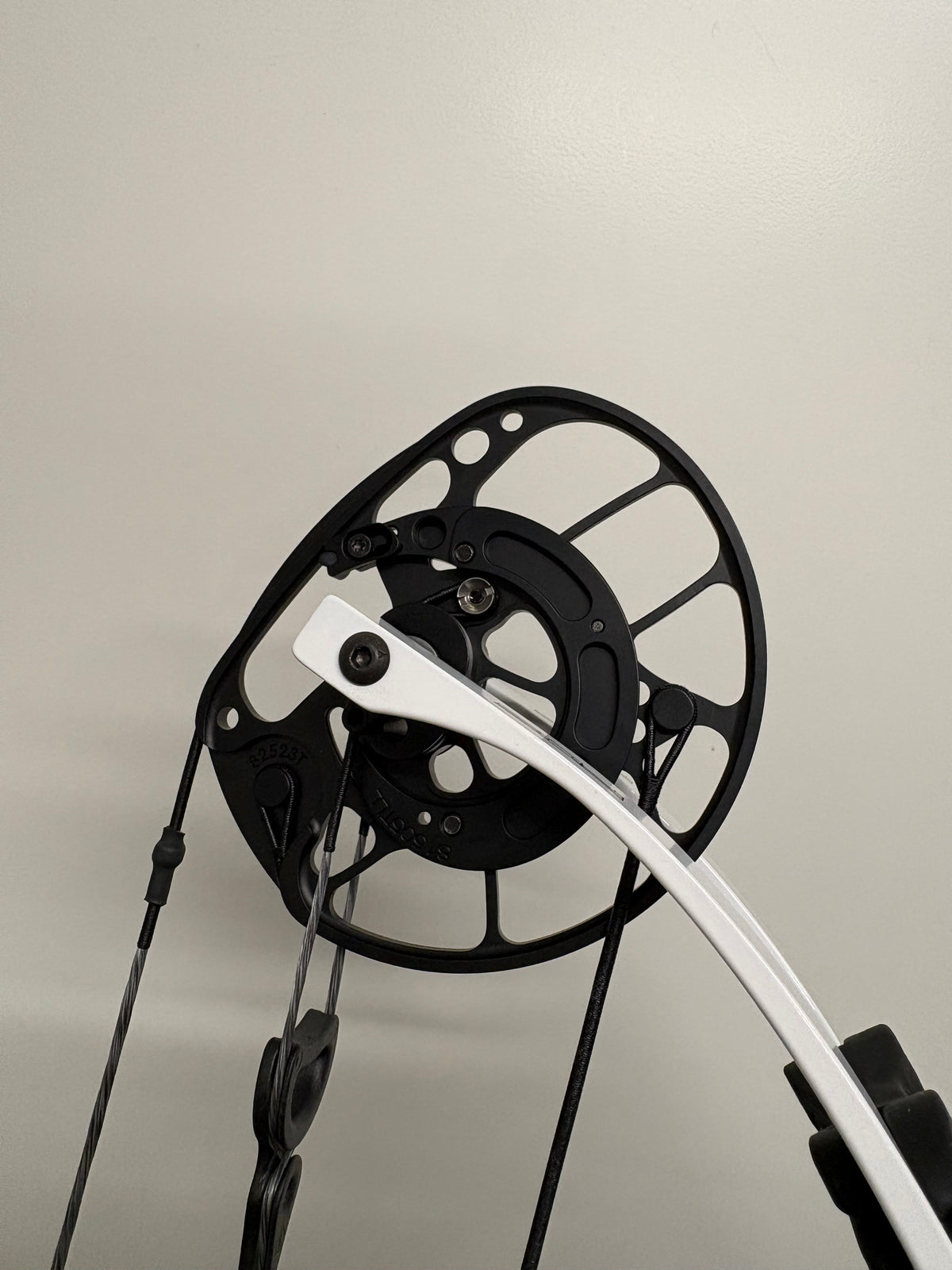 PSE Supra X 40 SE2 Compound Bow RH Navy Blue 40-50 lbs - NEW