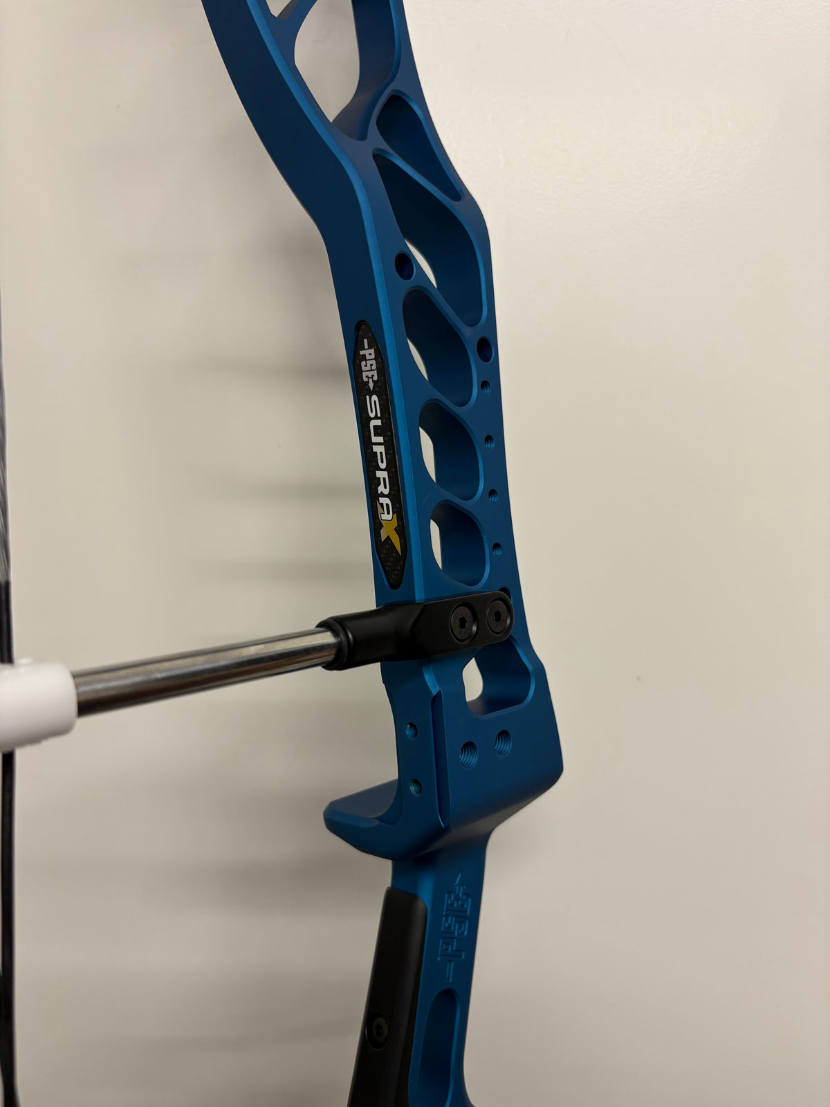 PSE Supra X 40 SE2 Compound Bow RH Navy Blue 40-50 lbs - NEW