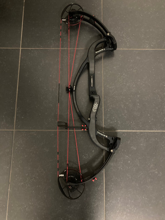 PSE Carbon Air 34 Compound Bow LH Black 60-70 lbs - Show Model