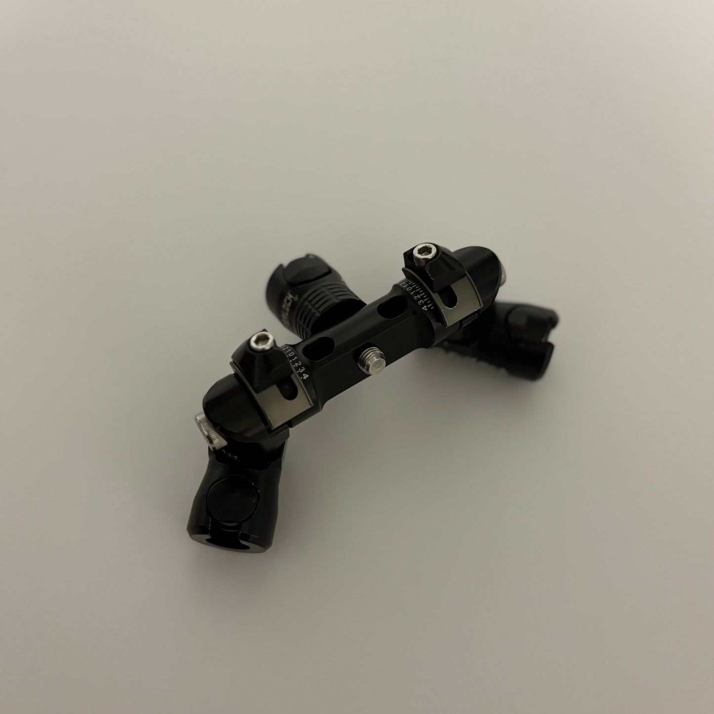 Axcel TriLock Double QD V-bar Including CenterLock QD - Used (#OG134)