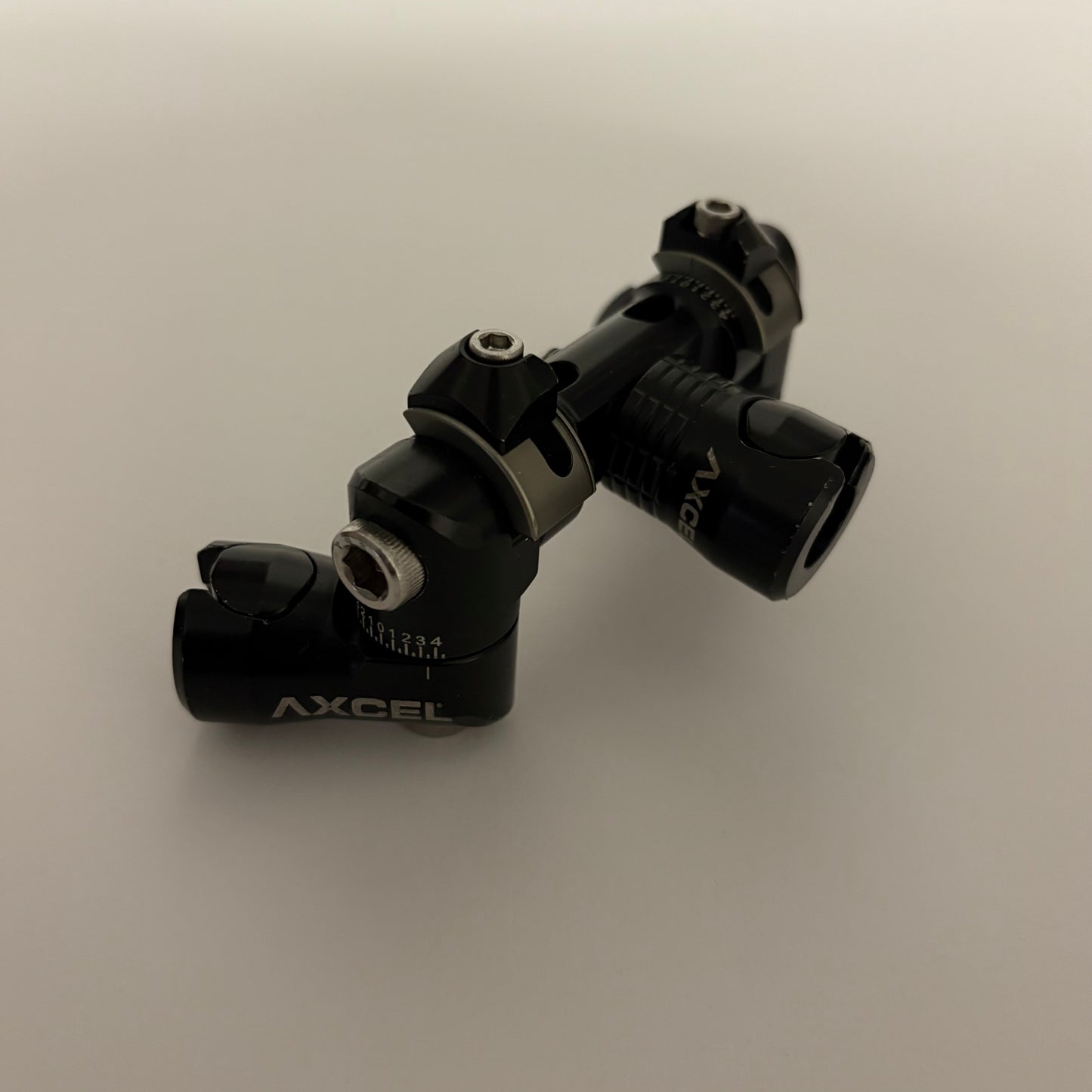Axcel TriLock Double QD V-bar Including CenterLock QD - Used (#OG135)