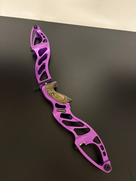 Hoyt Riser Faktor Formula RH Purple 25'' - Used