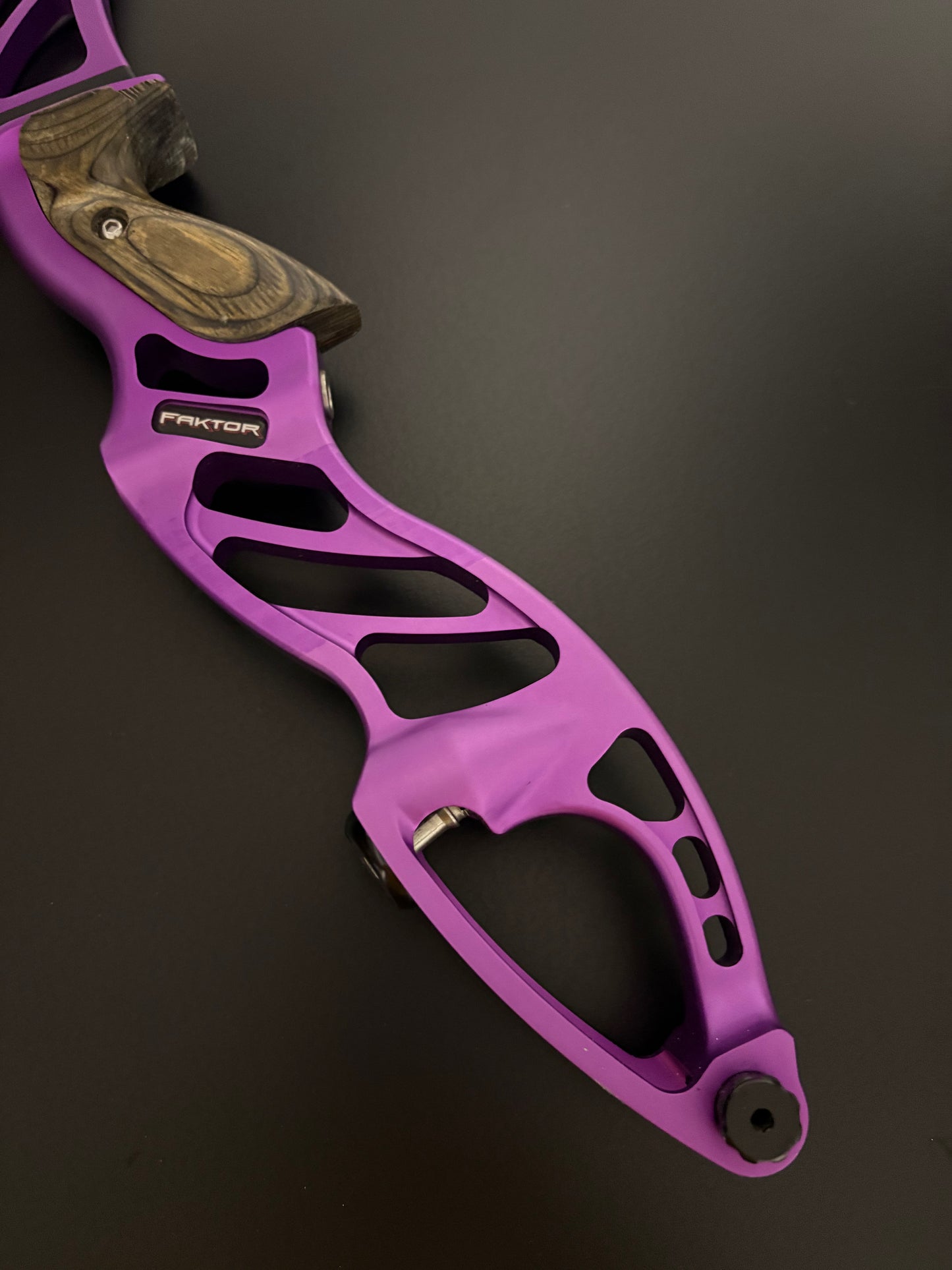 Hoyt Riser Faktor Formula RH Purple 25'' - Used