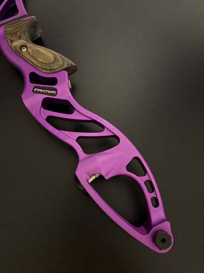 Hoyt Riser Faktor Formula RH Purple 25'' - Used