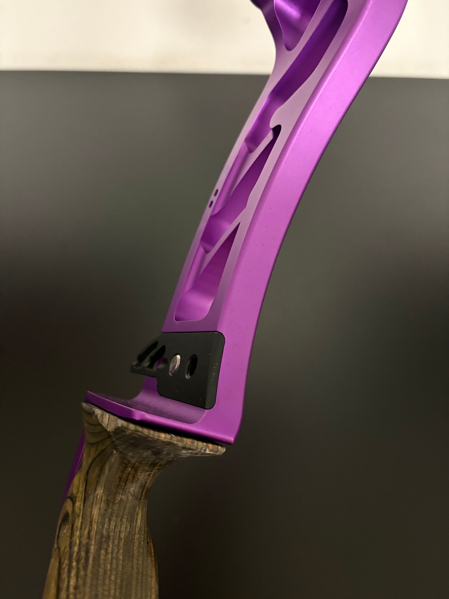 Hoyt Riser Faktor Formula RH Purple 25'' - Used