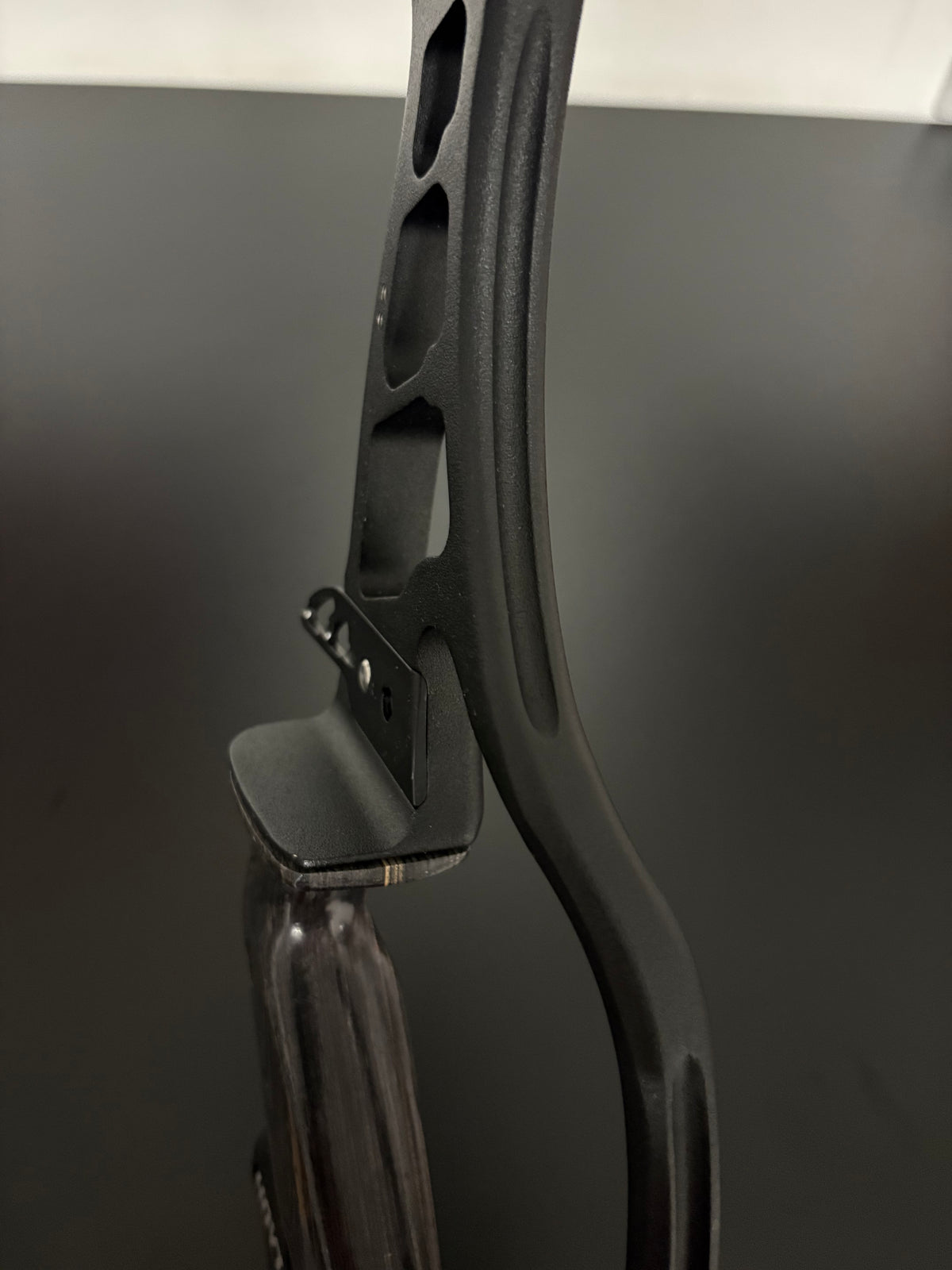 Hoyt Riser Prodigy XT Formula RH Black Out 25'' - Used