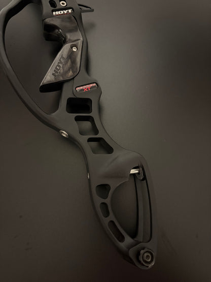 Hoyt Riser Prodigy XT Formula RH Black Out 25'' - Used