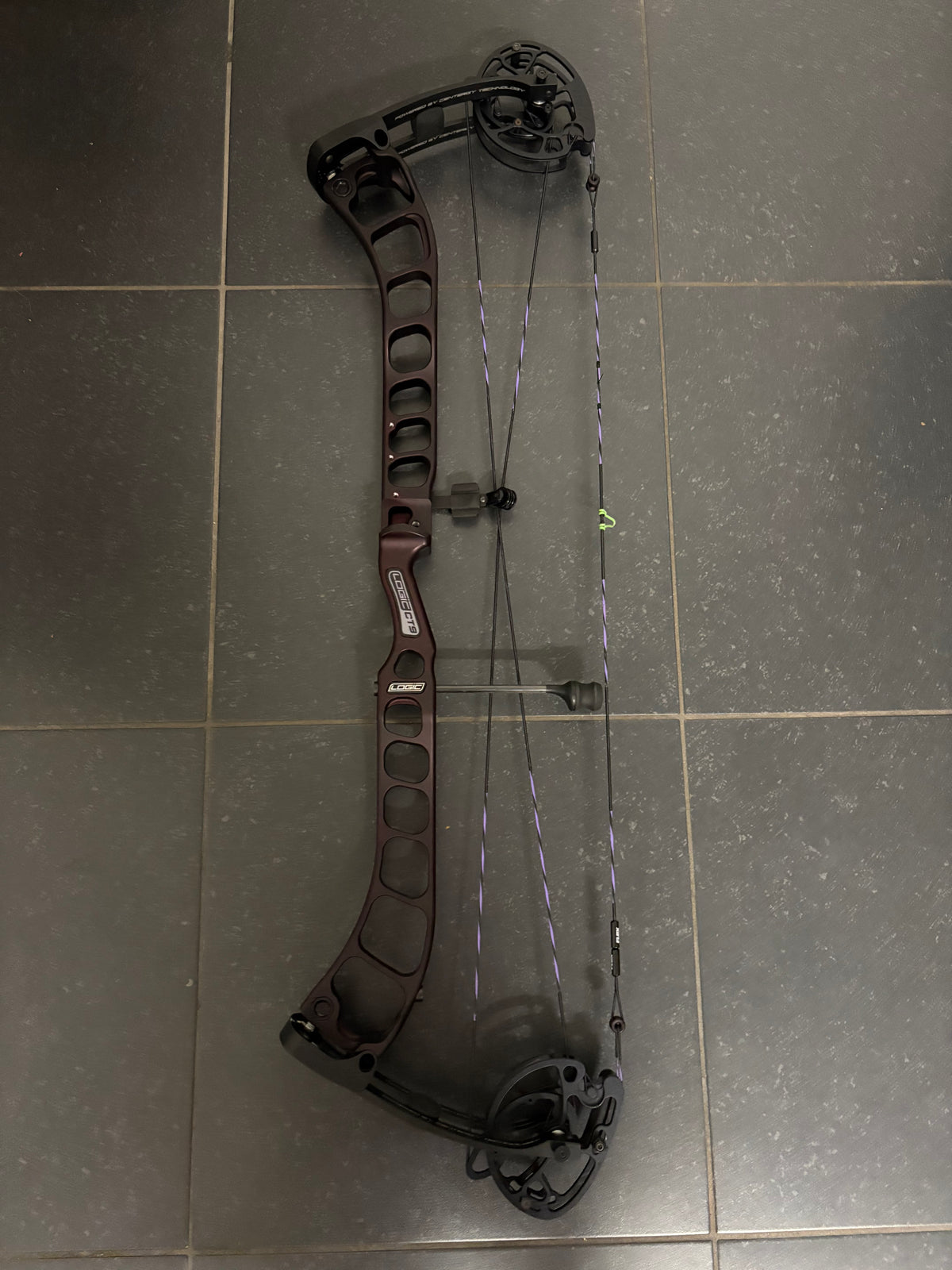 Prime Logic CT9 Compound Bow RH Malbec Satin Red 50-60 lbs - Used