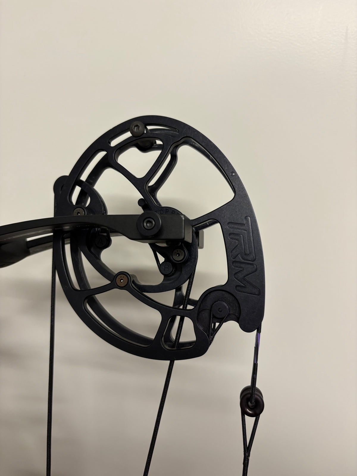 Prime Logic CT9 Compound Bow RH Malbec Satin Red 50-60 lbs - Used
