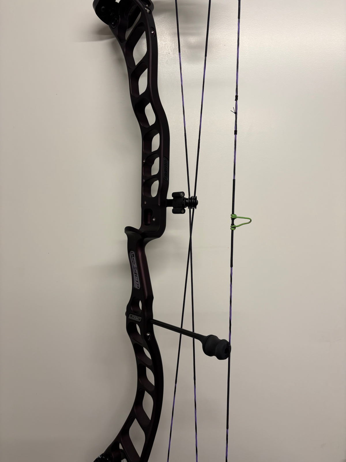 Prime Logic CT9 Compound Bow RH Malbec Satin Red 50-60 lbs - Used
