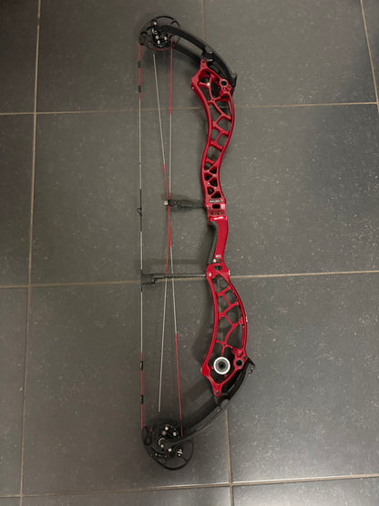 Bowtech Reckoning 39 Gen2 Compound Bow LH Illusion Red 50-60 lbs Medium Cam - Used