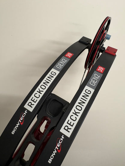 Bowtech Reckoning 39 Gen2 Compound Bow LH Illusion Red 50-60 lbs Medium Cam - Used
