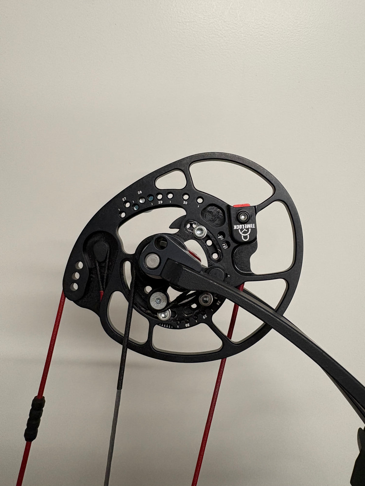 Bowtech Reckoning 39 Gen2 Compound Bow LH Illusion Red 50-60 lbs Medium Cam - Used
