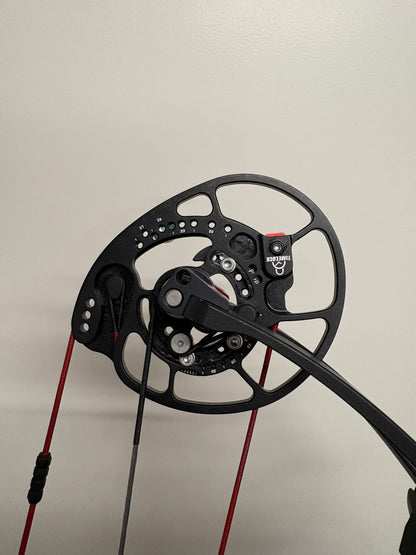 Bowtech Reckoning 39 Gen2 Compound Bow LH Illusion Red 50-60 lbs Medium Cam - Used