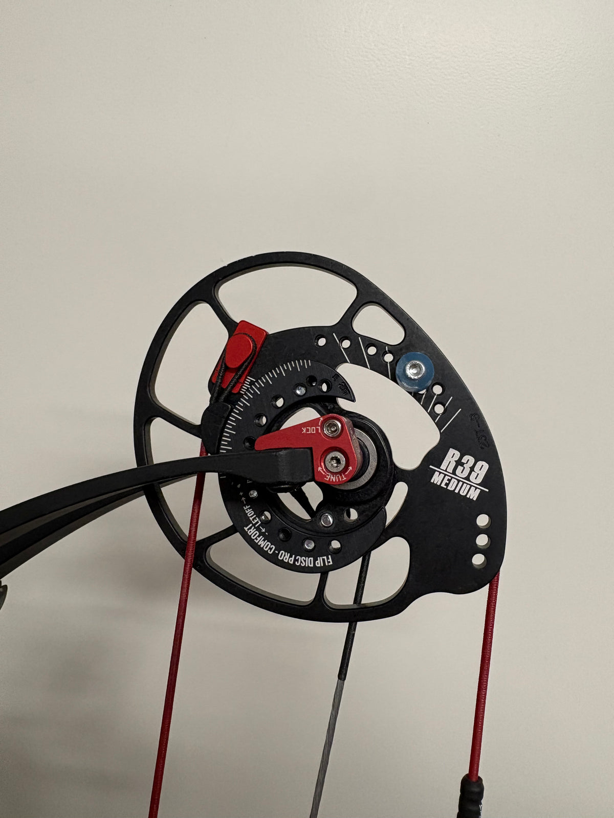 Bowtech Reckoning 39 Gen2 Compound Bow LH Illusion Red 50-60 lbs Medium Cam - Used