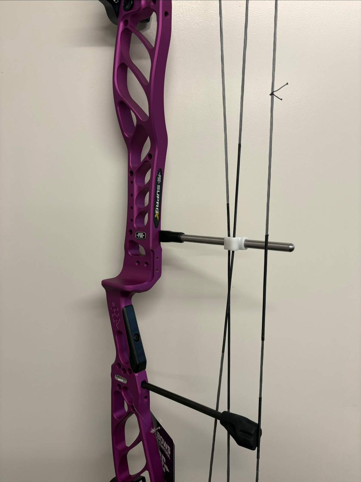 PSE Supra X 40 M2 Compound Bow RH Purple 50-60 lbs - NEW