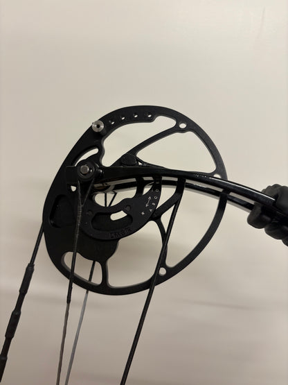 Hoyt HyperEdge Compound Bow RH Purple DFX #3 50-60 lbs - Used