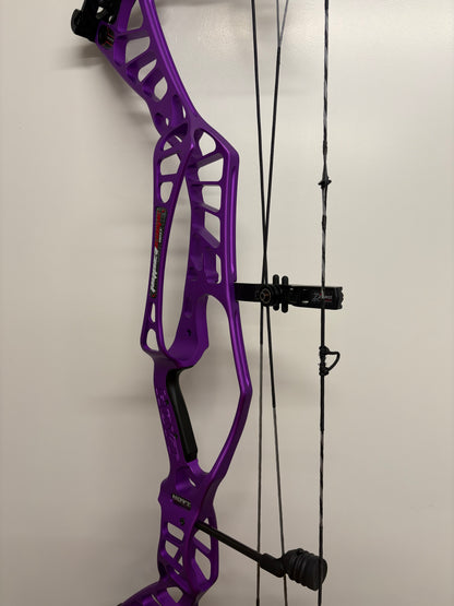 Hoyt HyperEdge Compound Bow RH Purple DFX #3 50-60 lbs - Used