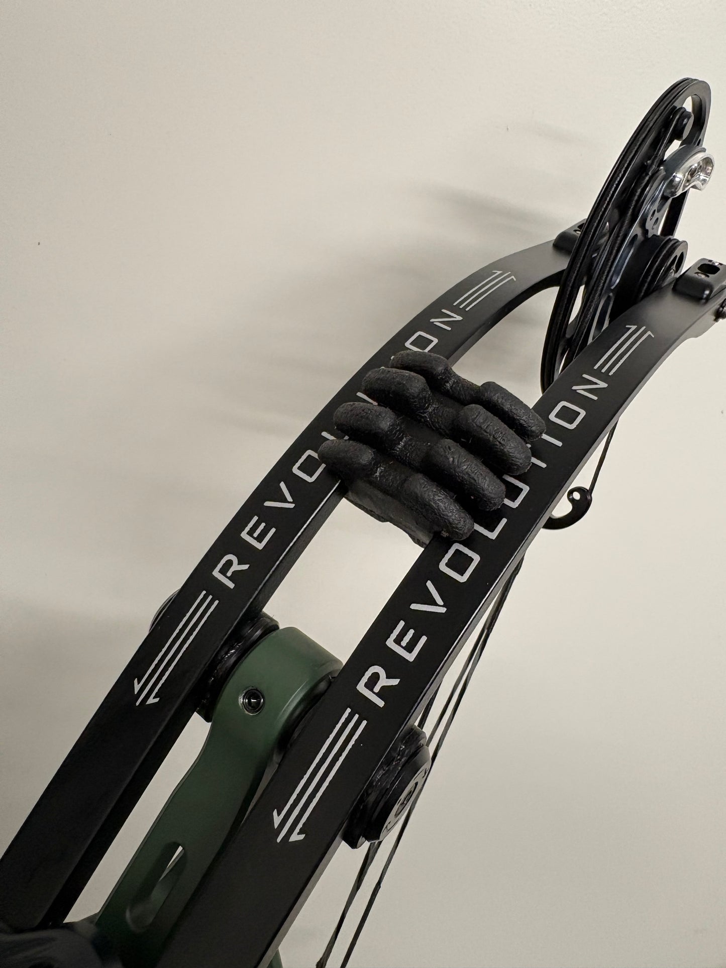 Mybo Revolution 37 Compound Bow LH Forest Green 50-60 R-cam - Used