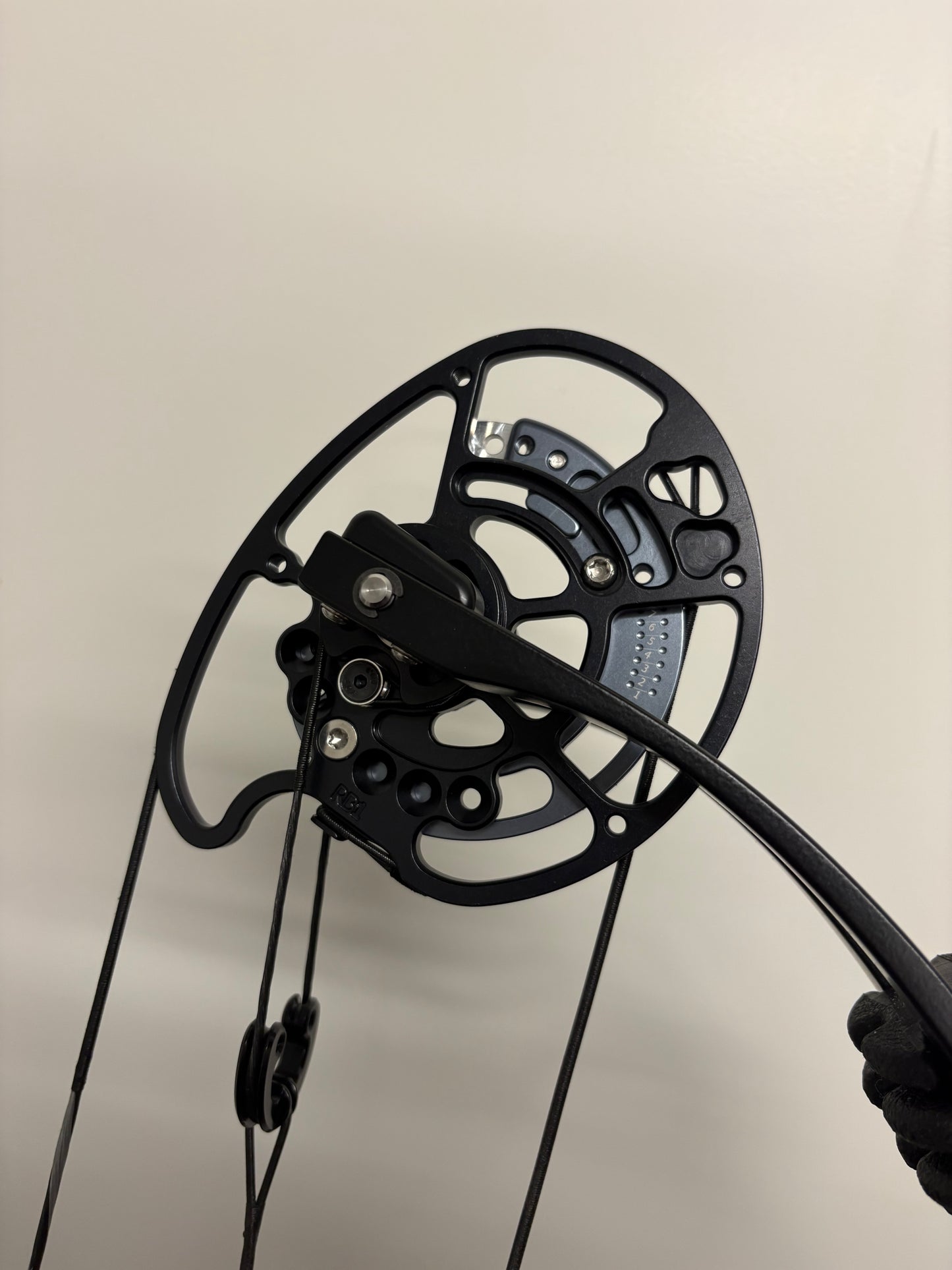 Mybo Revolution 37 Compound Bow LH Forest Green 50-60 R-cam - Used