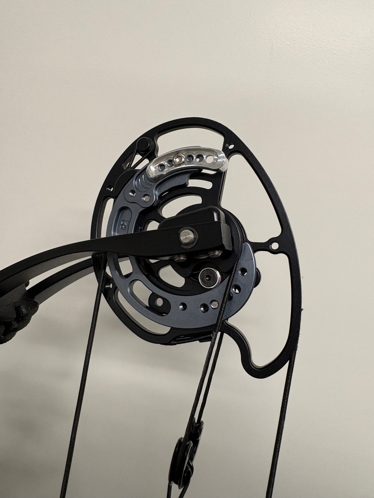 Mybo Revolution 37 Compound Bow LH Forest Green 50-60 R-cam - Used