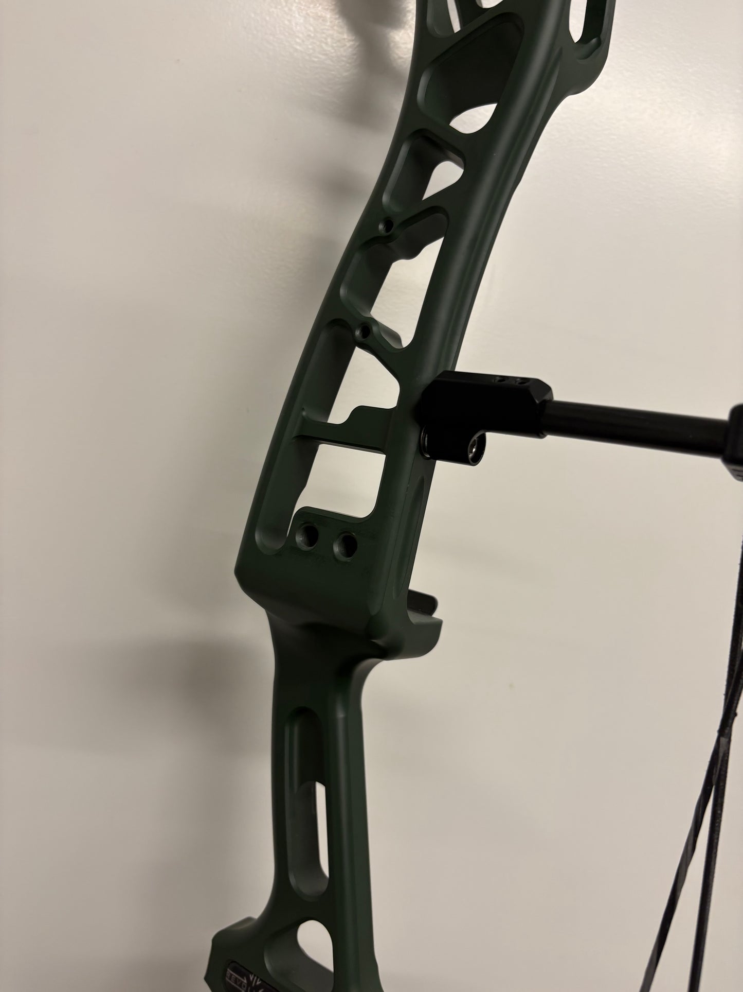 Mybo Revolution 37 Compound Bow LH Forest Green 50-60 R-cam - Used