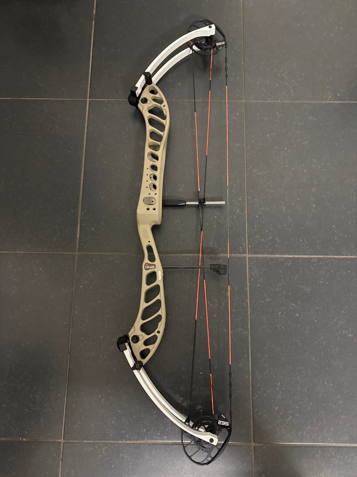 PSE Dominator Duo 40 SE2 Compound Bow RH/LH Tan 50-60 lbs - Used