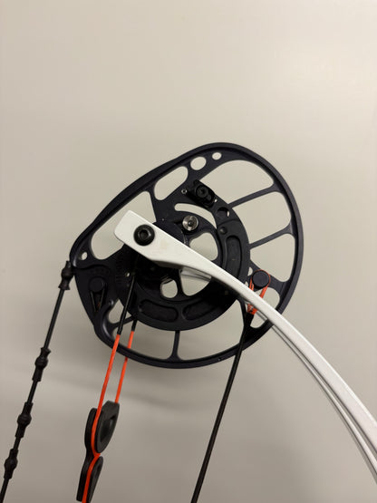 PSE Dominator Duo 40 SE2 Compound Bow RH/LH Tan 50-60 lbs - Used