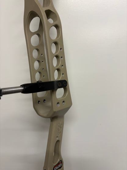 PSE Dominator Duo 40 SE2 Compound Bow RH/LH Tan 50-60 lbs - Used