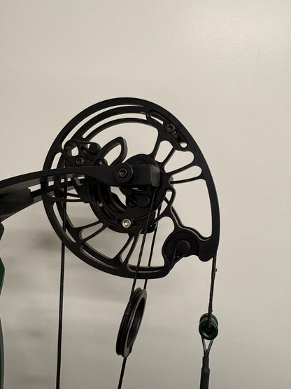 Prime Black 9 Compound Bow RH Green 50-60 lbs - Used