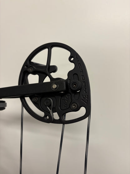 Elite Victory 37 Compound Bow RH Black 50-60 lbs - NEW