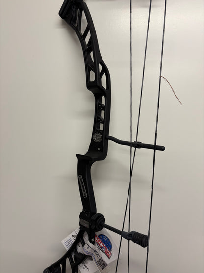 Elite Victory 37 Compound Bow RH Black 50-60 lbs - NEW