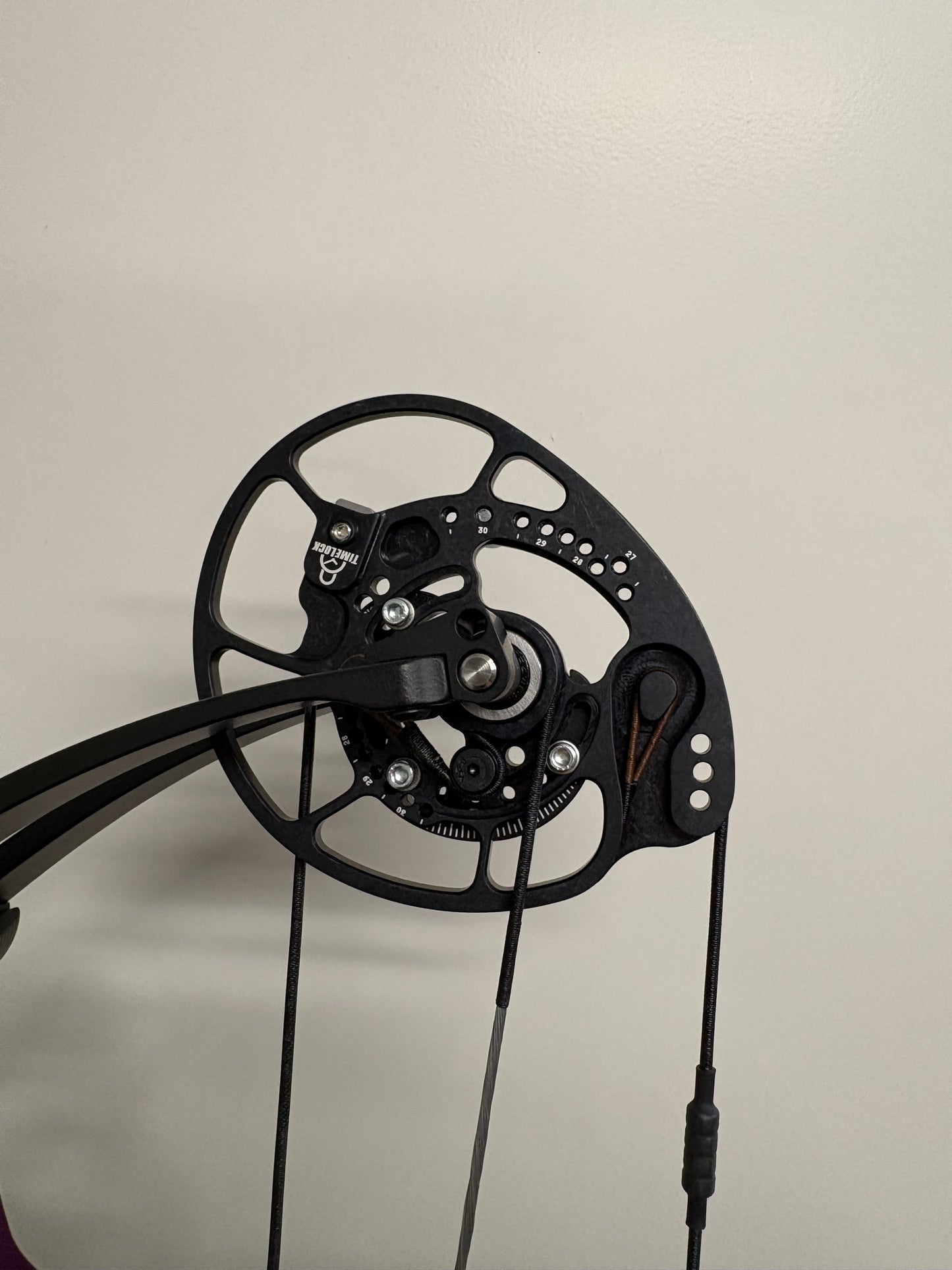 Bowtech Reckoning 39 Gen2 Compound Bow RH Illusion Violet 50-60 lbs Medium Cam - NEW