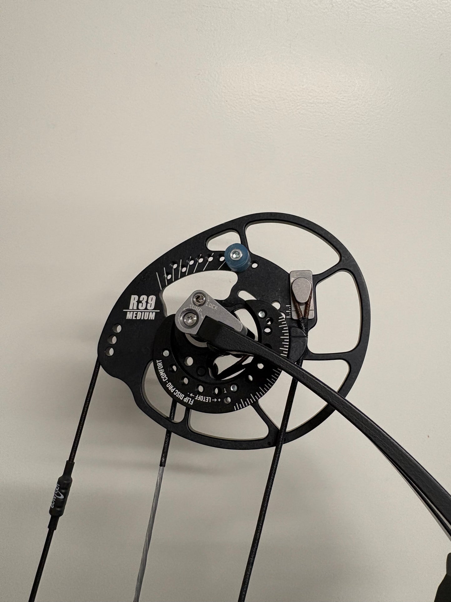 Bowtech Reckoning 39 Gen2 Compound Bow RH Illusion Violet 50-60 lbs Medium Cam - NEW