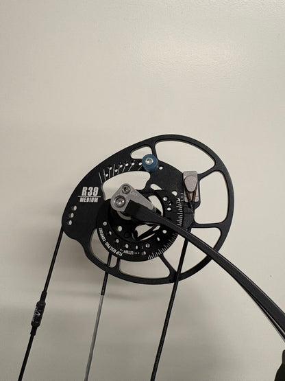 Bowtech Reckoning 39 Gen2 Compound Bow RH Illusion Violet 50-60 lbs Medium Cam - NEW