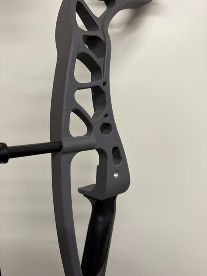Hoyt Torrex Compound Bow RH Tomstone 60-70 lbs - Show Model
